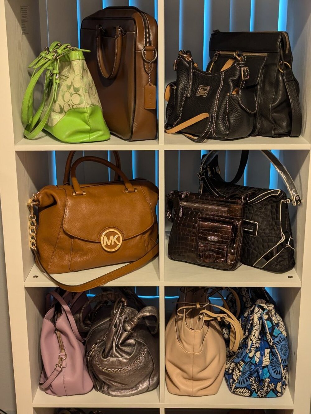 NEXT SHARE SHOW Tues, May 19 @ 9am (EDT). BAGS, WALLETS, ACCESSORIES!!! - Picture 2 of 6